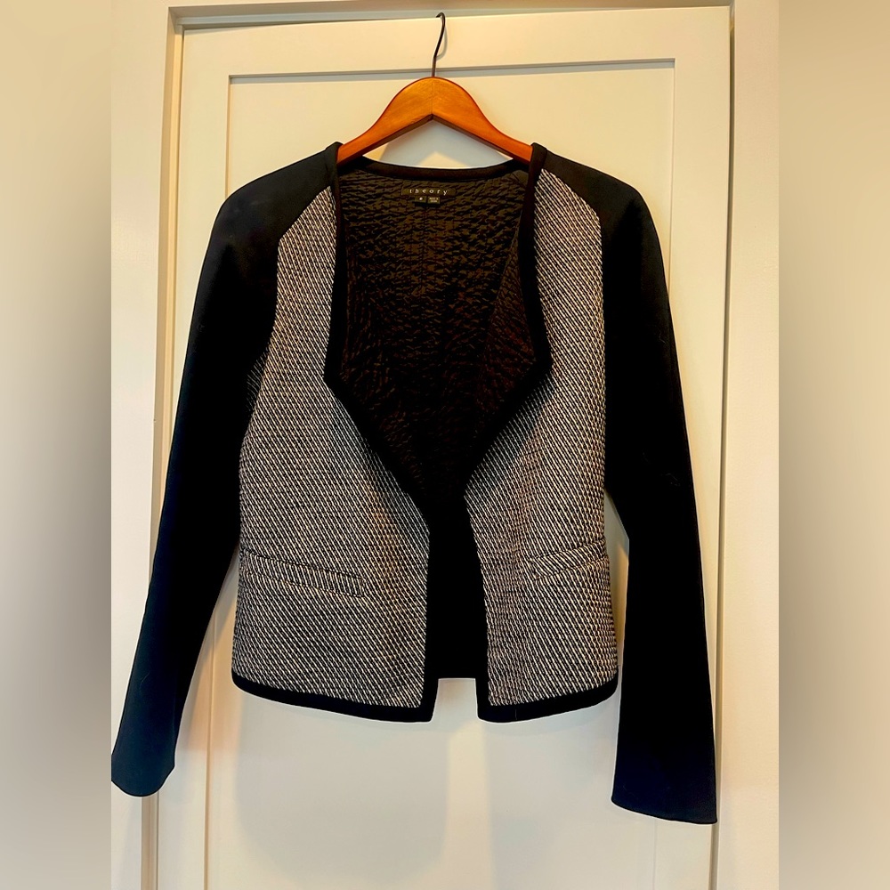 THEORY JACKET Black and white tweed body with sold black raglan sleeves SZ 8